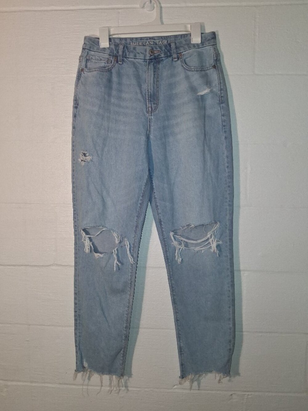 NWT American Eagle Curvy Mom Jeans Size 10 Light Distressed Denim NEW With Tags